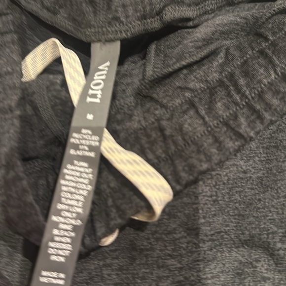 VUORI  Performance Jogger in charcoal heather - Picture 10 of 11